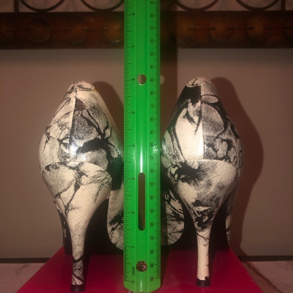 BCBGirl black and off white patent leather peep pump, worn a few times - Picture 6 of 7